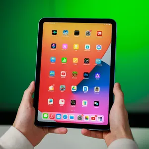 Apple iPad 2025 Wi-Fi 256GB and 4GB RAM Tablet - بندانگشتی 28