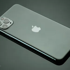 Apple iPhone 11 Pro Max A2220 Dual SIM 256GB Mobile Phone - angle 37