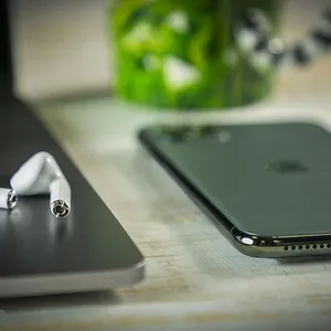 Apple iPhone 11 Pro Max A2220 Dual SIM 256GB Mobile Phone - angle 46