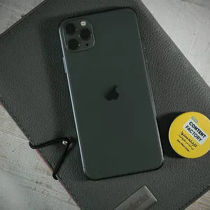Apple iPhone 11 Pro Max A2220 Dual SIM 256GB Mobile Phone - angle 29