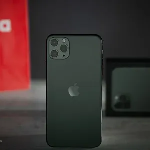 Apple iPhone 11 Pro Max A2220 Dual SIM 256GB Mobile Phone - angle 34