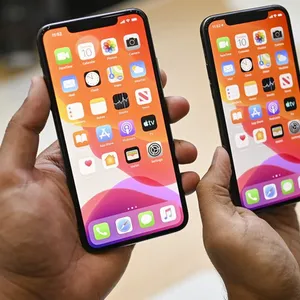 Apple iPhone 11 Pro Max A2220 Dual SIM 256GB Mobile Phone - angle 27