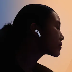 هدفون بلوتوثی اپل AirPods 4 با درگاه USB Type-C و قابلیت‌های پیشرفته - angle 19
